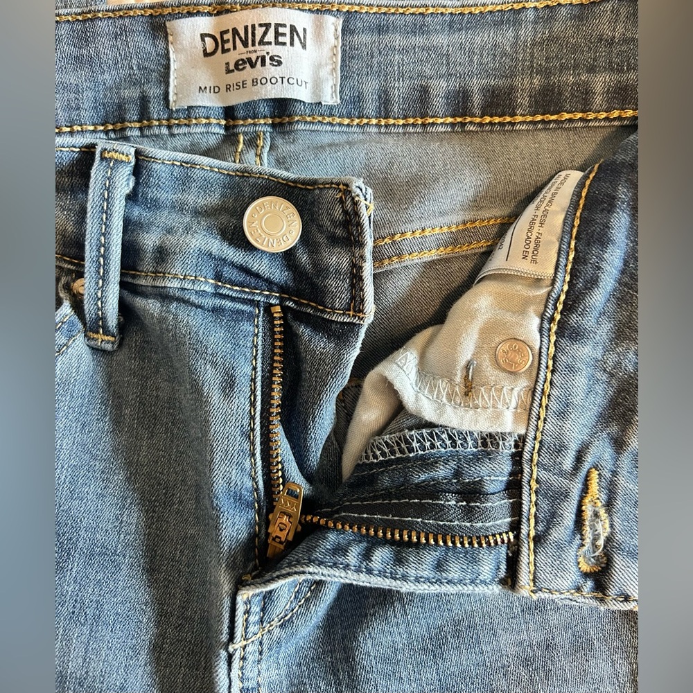 Denizen from Levi's Women's mid rid bootcut Jeans in Classic Blue size 2 - Picture 6 of 10